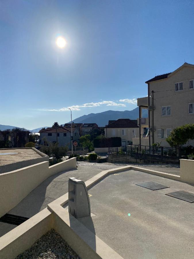 Fides Stylish Apartments Tivat With Pool Экстерьер фото